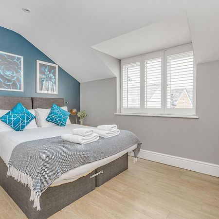 Stylish 1 Bed Apt , Central , Pkg, Perfect For Long Stays Egham Buitenkant foto