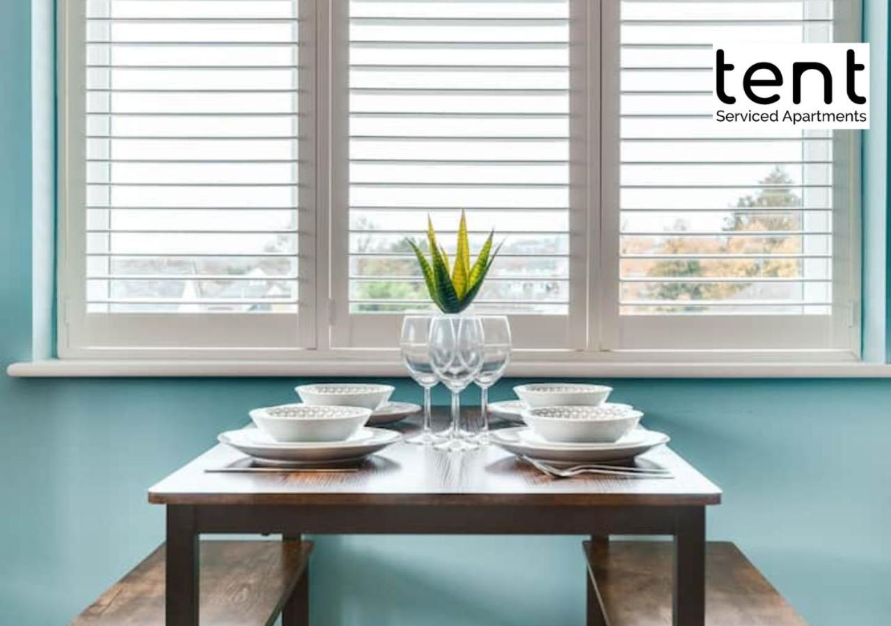 Stylish 1 Bed Apt , Central , Pkg, Perfect For Long Stays Egham Buitenkant foto