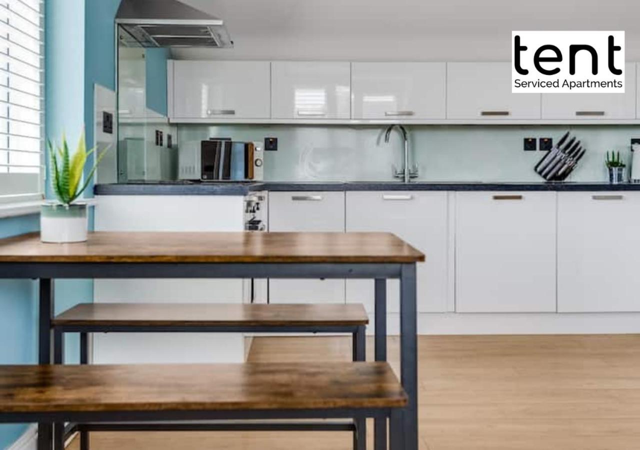 Stylish 1 Bed Apt , Central , Pkg, Perfect For Long Stays Egham Buitenkant foto
